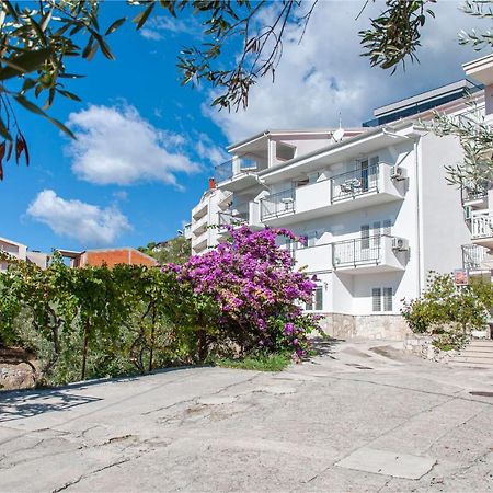 Apartments And Rooms Nikola Omiš Esterno foto