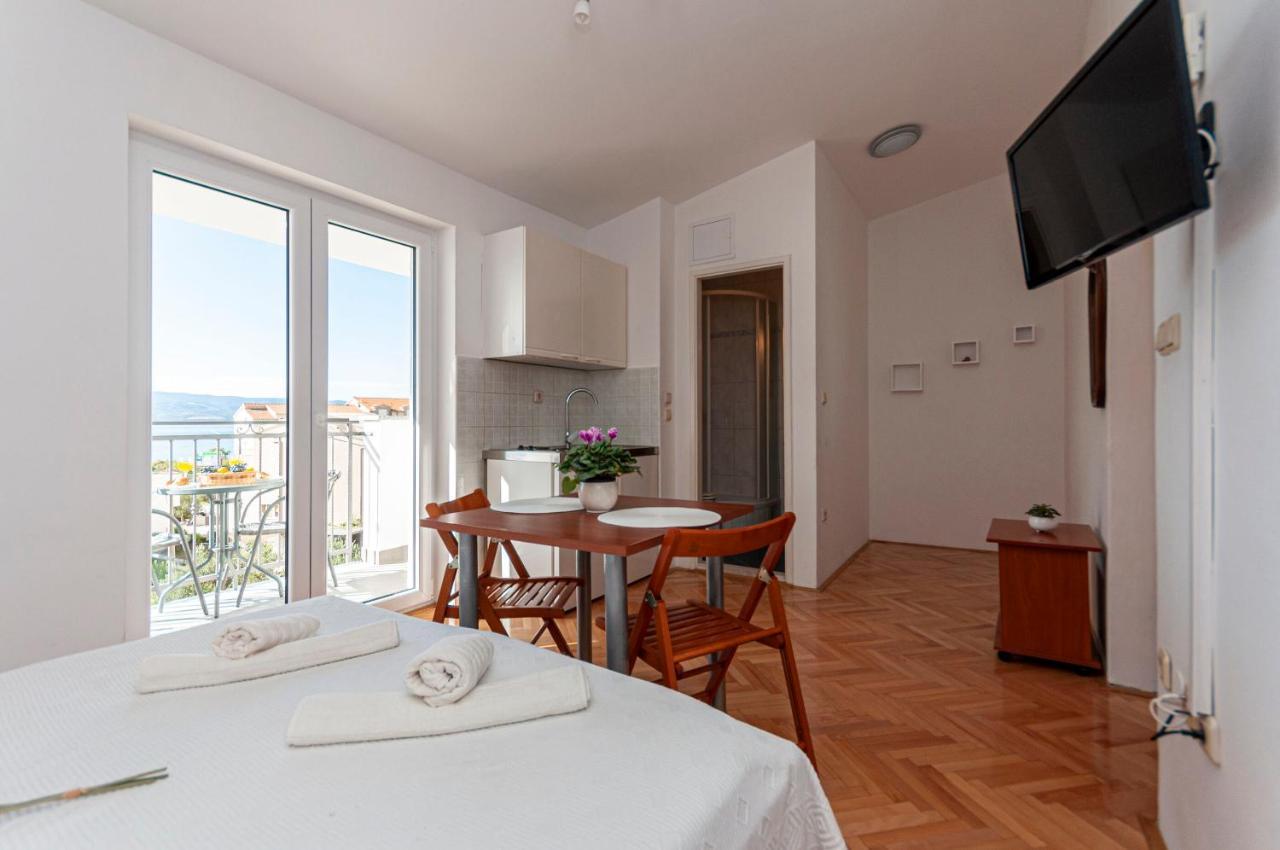 Apartments And Rooms Nikola Omiš Esterno foto