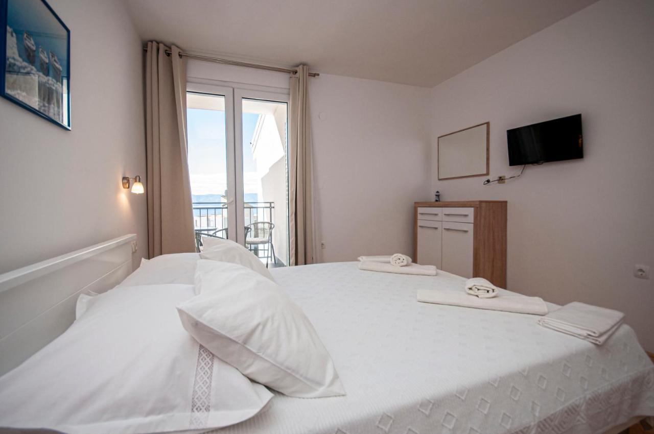 Apartments And Rooms Nikola Omiš Esterno foto