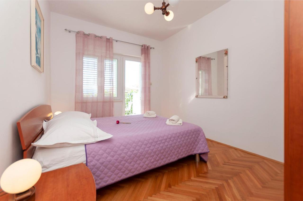 Apartments And Rooms Nikola Omiš Esterno foto