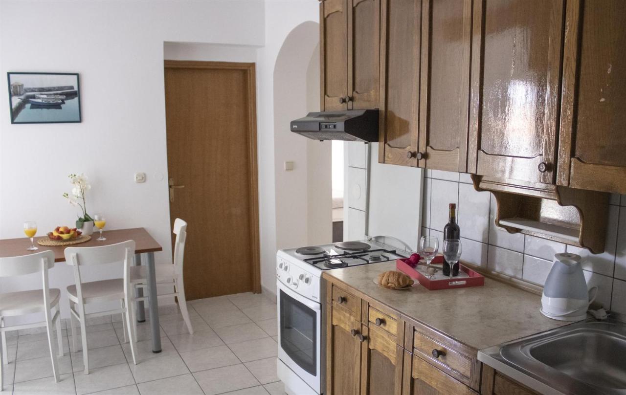 Apartments And Rooms Nikola Omiš Esterno foto