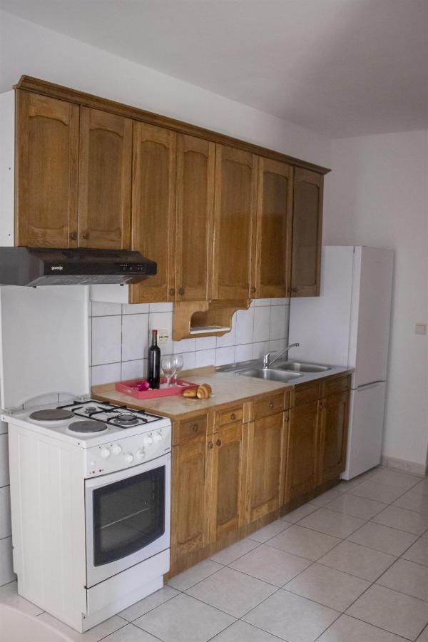Apartments And Rooms Nikola Omiš Esterno foto