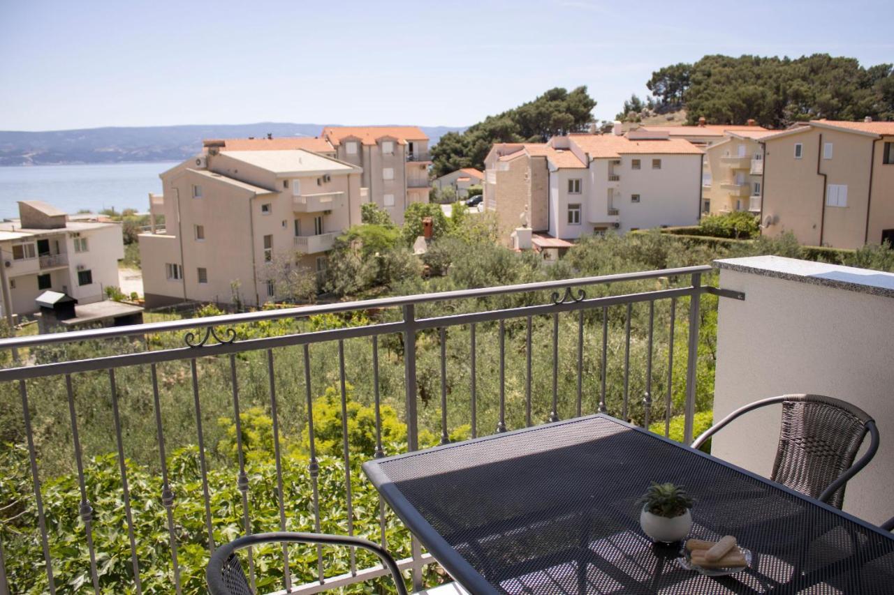 Apartments And Rooms Nikola Omiš Esterno foto