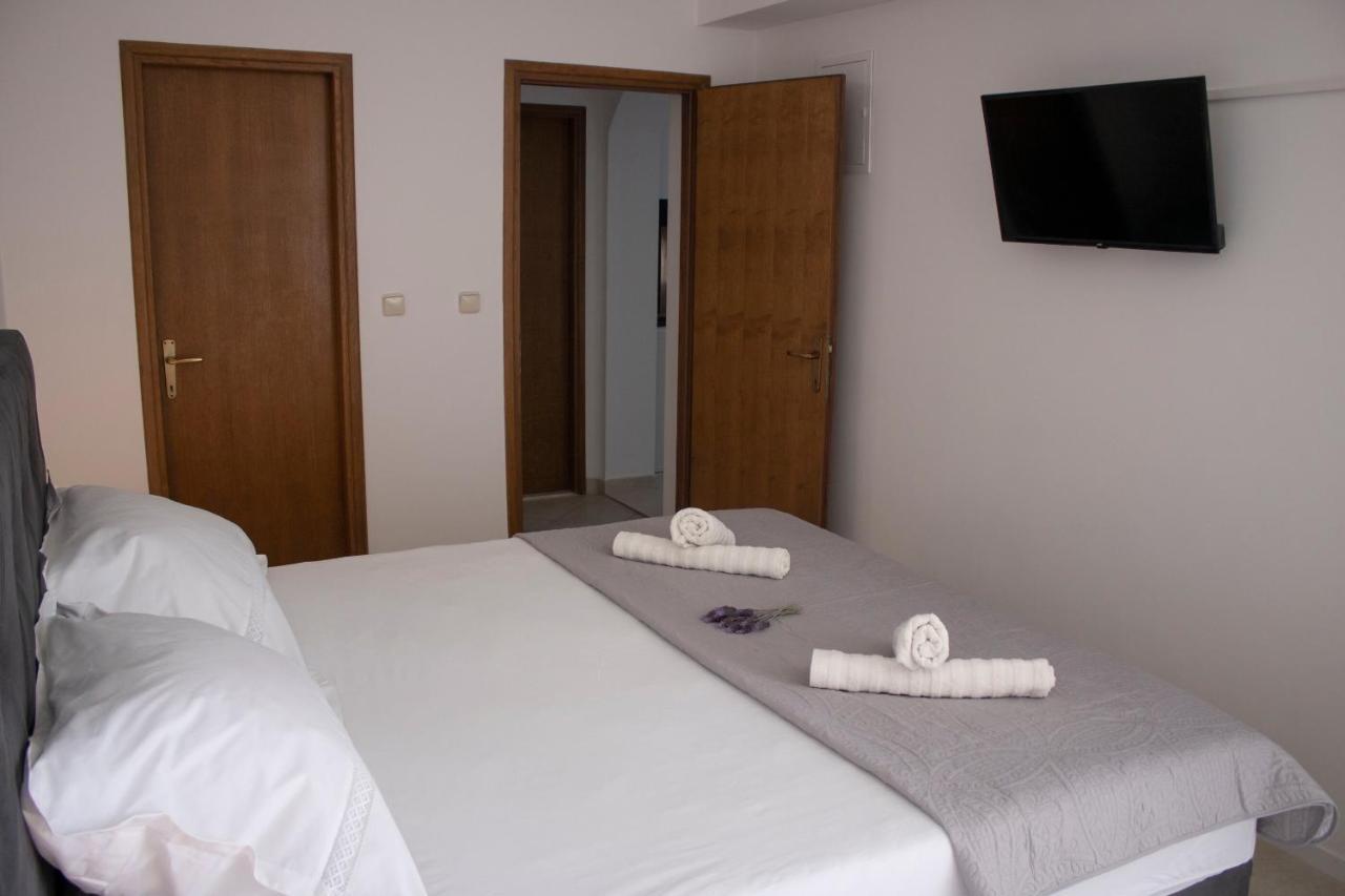 Apartments And Rooms Nikola Omiš Esterno foto