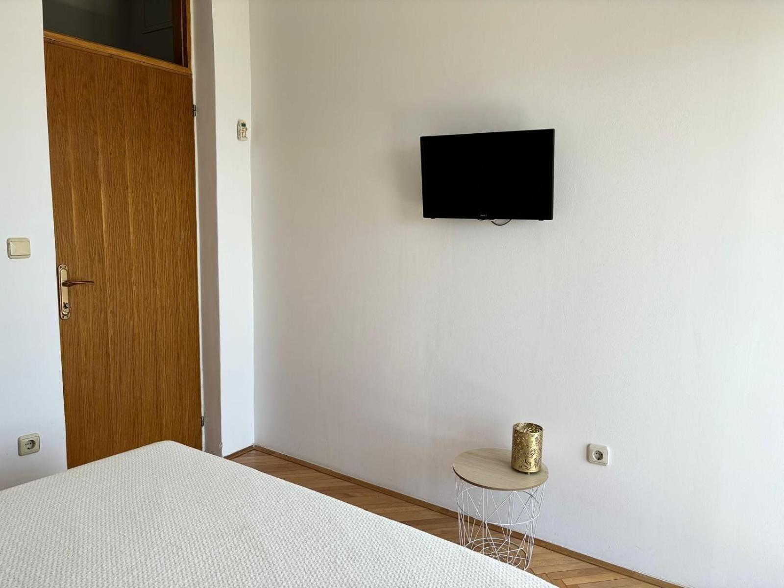 Apartments And Rooms Nikola Omiš Esterno foto