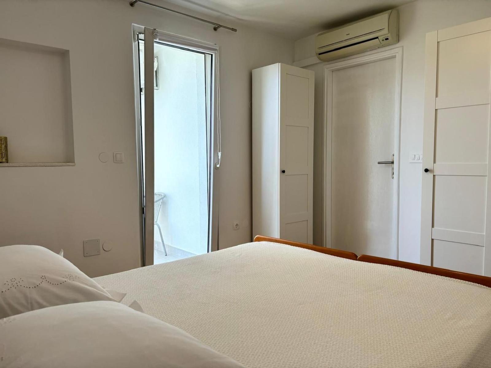 Apartments And Rooms Nikola Omiš Esterno foto