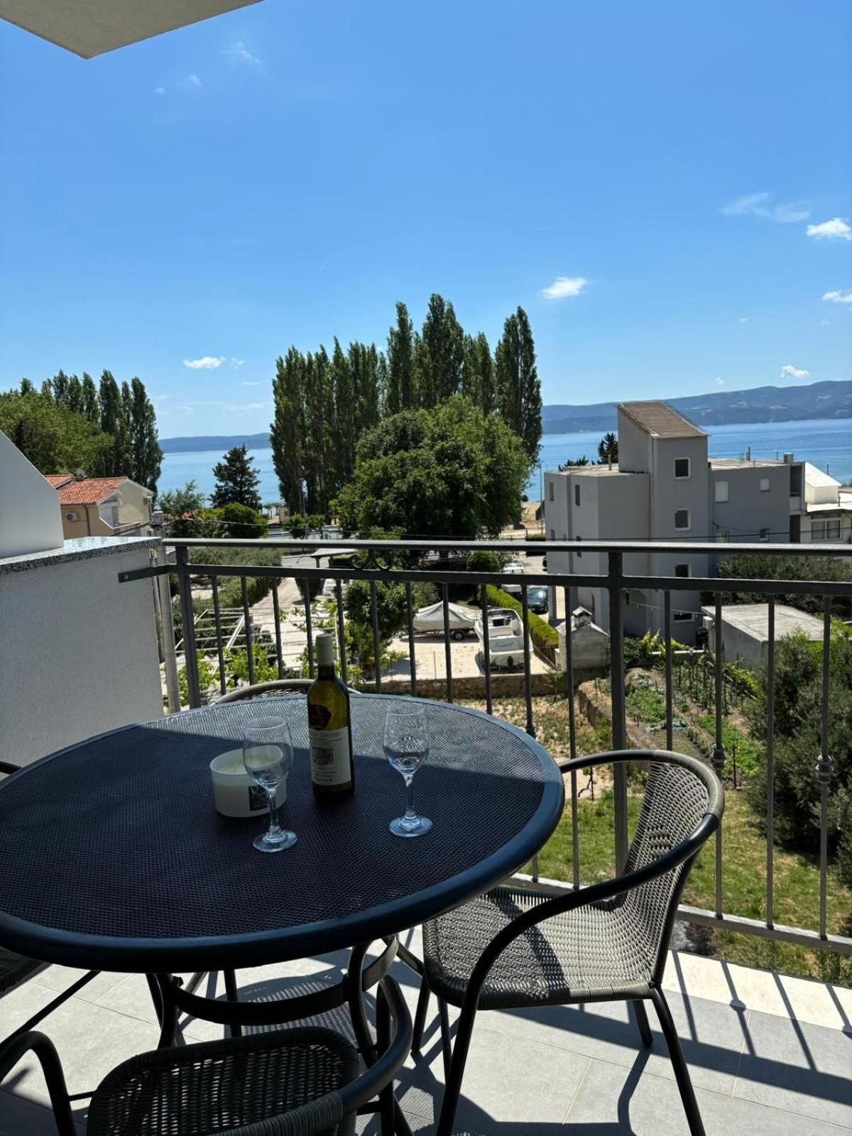 Apartments And Rooms Nikola Omiš Esterno foto