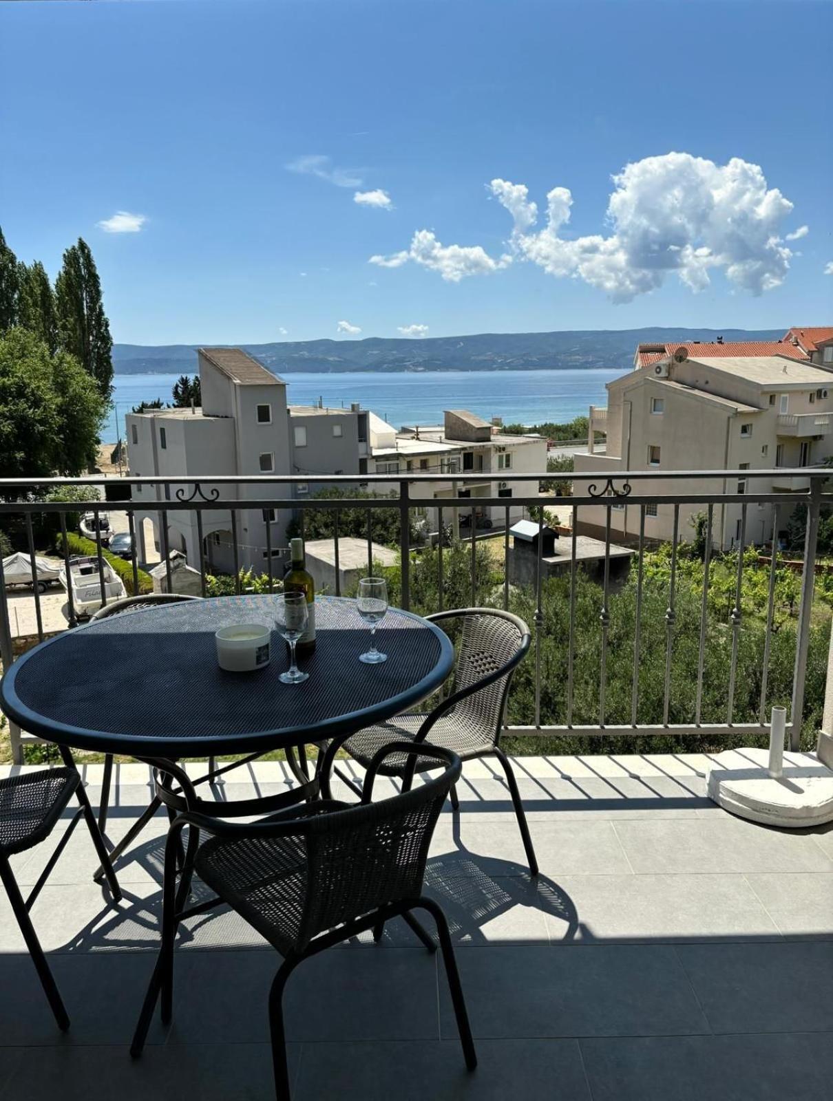 Apartments And Rooms Nikola Omiš Esterno foto
